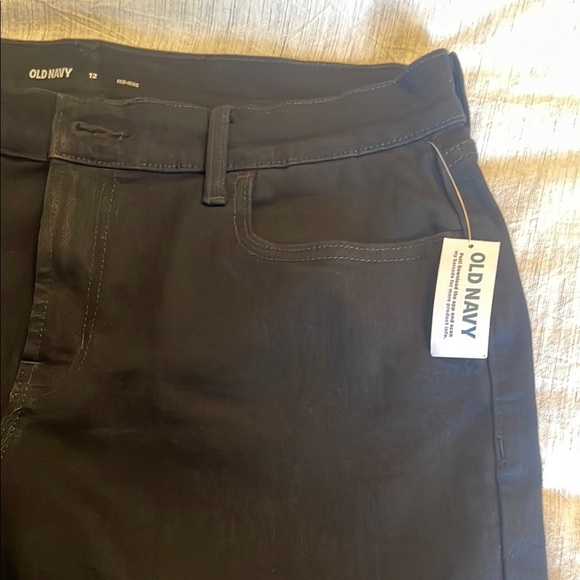 Old Navy Black Mid Rise Jean Shorts - Picture 2 of 6